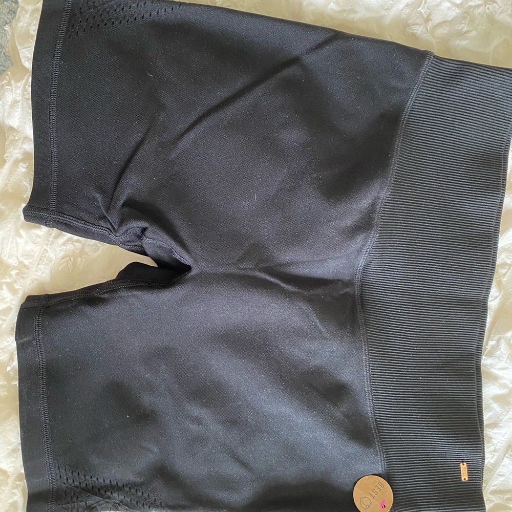 Biker/compression shorts with cut-outs on the side - Picture 3 of 3